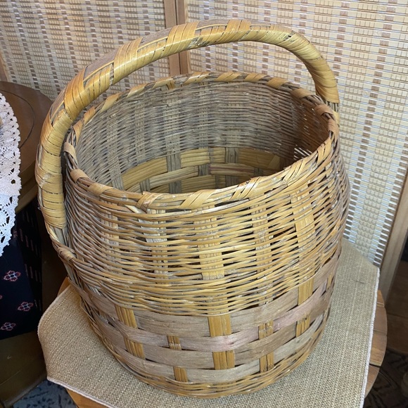 Vintage Basket - Picture 4 of 8
